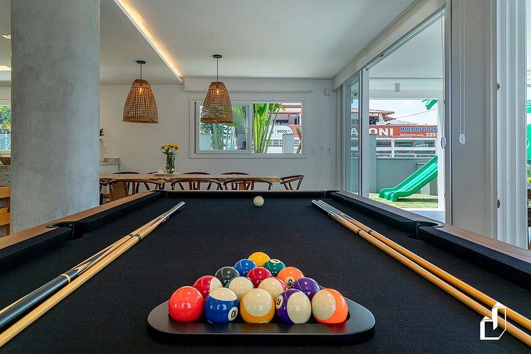 Casa com piscina, diversão e conforto em Canto Grande
