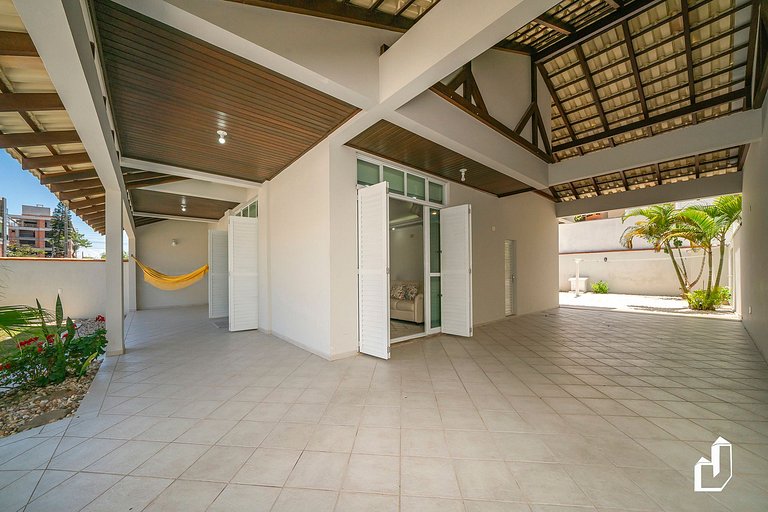 Casa com 05 Dormitórios - Ideal para Férias em Família