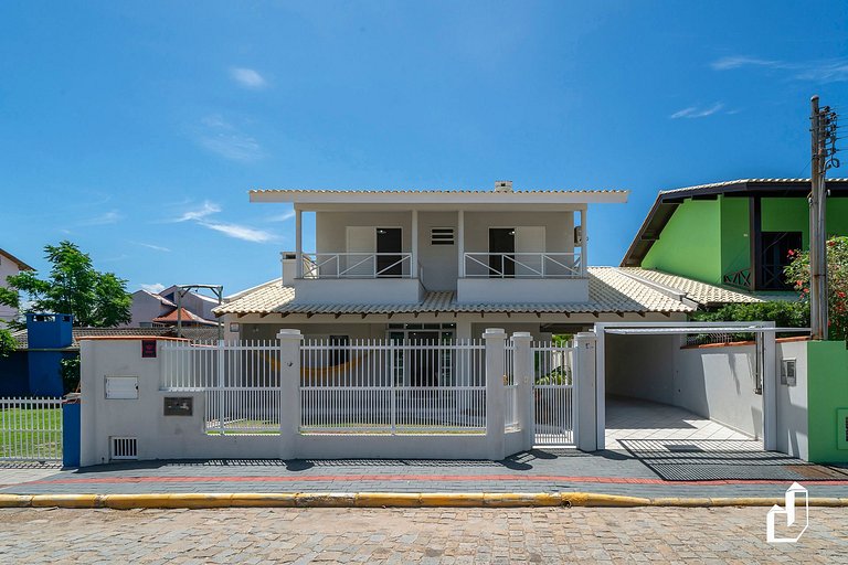 Casa com 05 Dormitórios - Ideal para Férias em Família