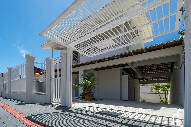 Casa com 05 Dormitórios - Ideal para Férias em Família