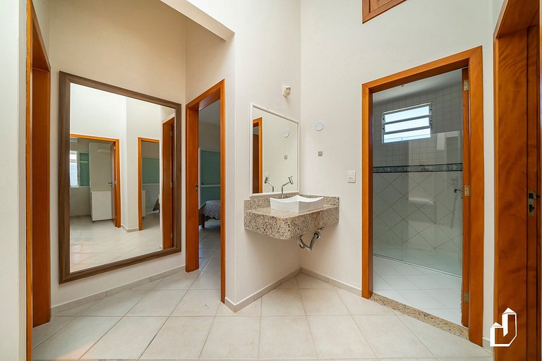 Casa com 05 Dormitórios - Ideal para Férias em Família