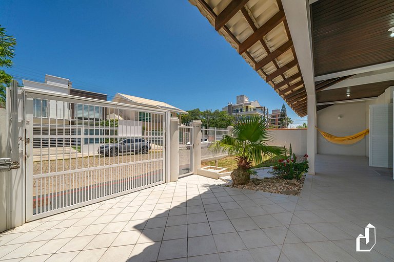 Casa com 05 Dormitórios - Ideal para Férias em Família