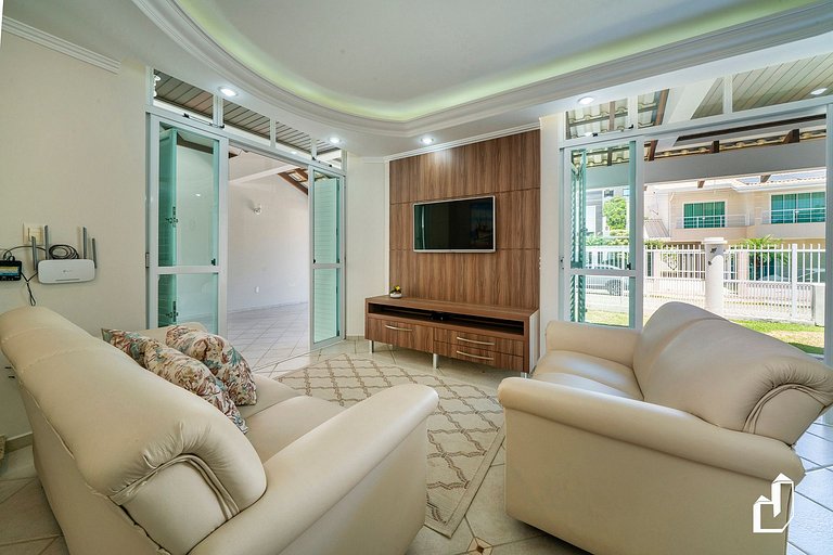 Casa com 05 Dormitórios - Ideal para Férias em Família