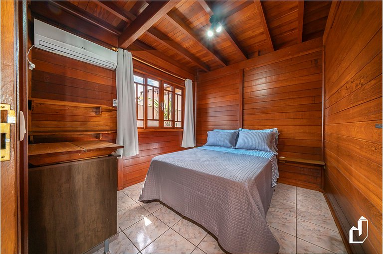Casa com 03 dormitórios