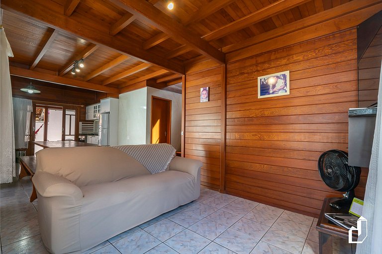 Casa com 03 dormitórios