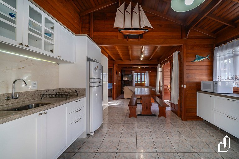 Casa com 03 dormitórios