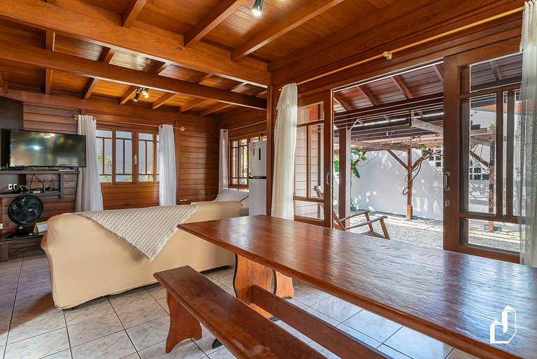 Casa com 03 dormitórios