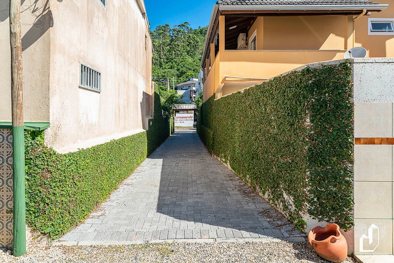 Casa com 03 dormitórios