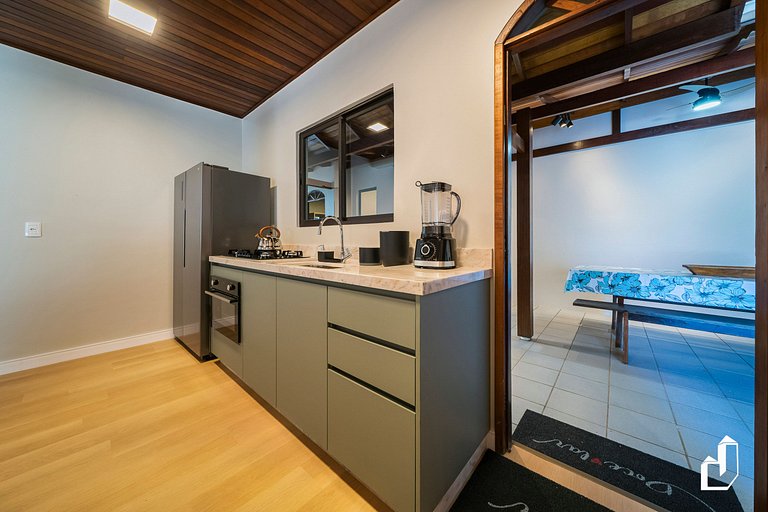Casa térrea com 04 dormitórios em Canto Grande Bombinhas/SC