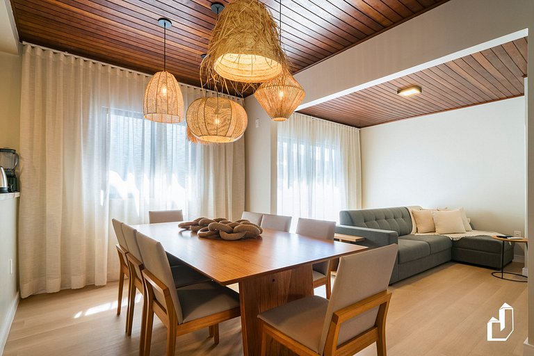Casa térrea com 04 dormitórios em Canto Grande Bombinhas/SC