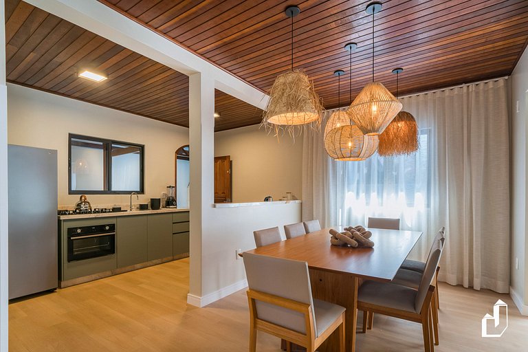 Casa térrea com 04 dormitórios em Canto Grande Bombinhas/SC