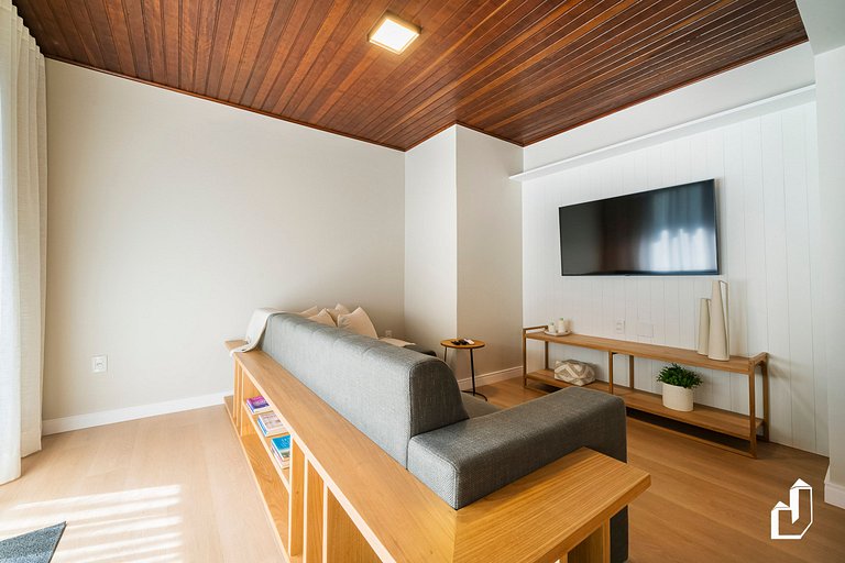 Casa térrea com 04 dormitórios em Canto Grande Bombinhas/SC