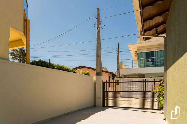 Casa térrea com 04 dormitórios em Canto Grande Bombinhas/SC