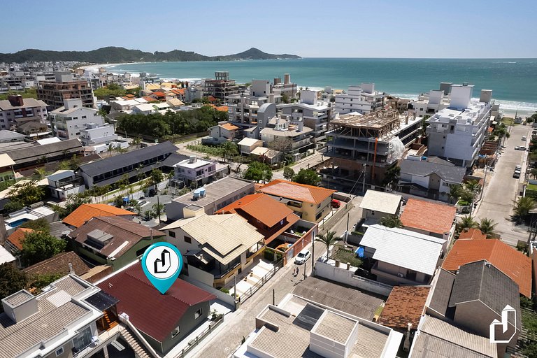Casa térrea com 04 dormitórios em Canto Grande Bombinhas/SC