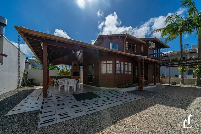 Casa com 03 dormitórios