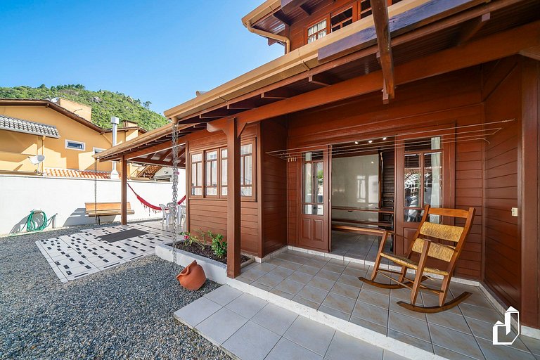 Casa com 03 dormitórios