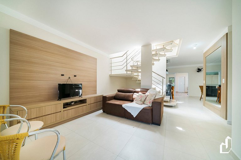 Casa com 05 dormitórios