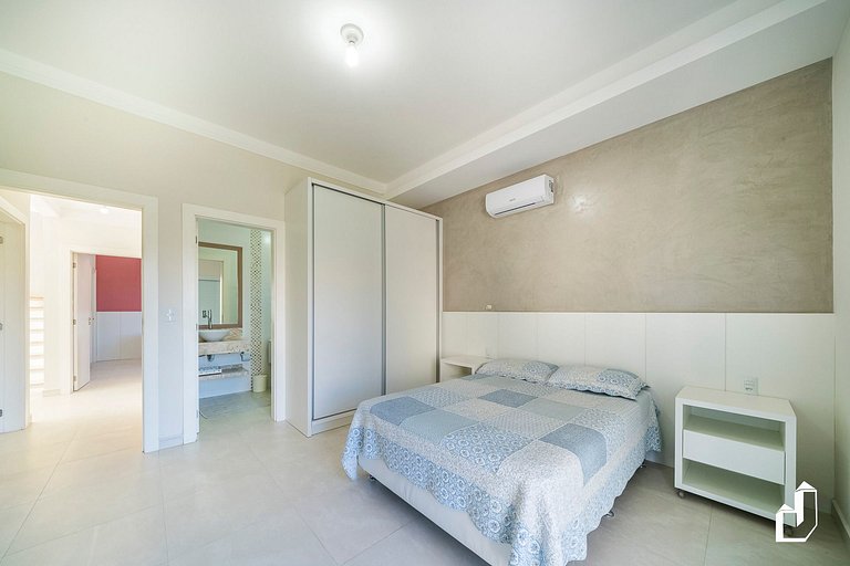 Casa com 05 dormitórios