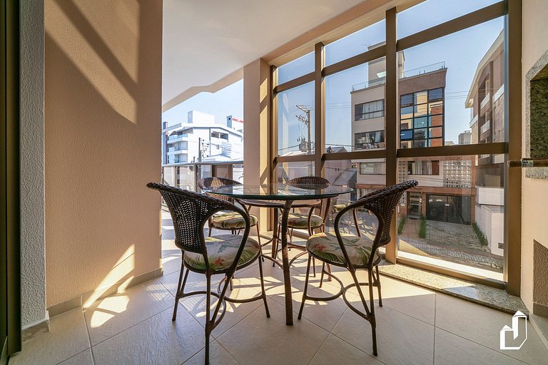 Apartamento com 02 dormitórios