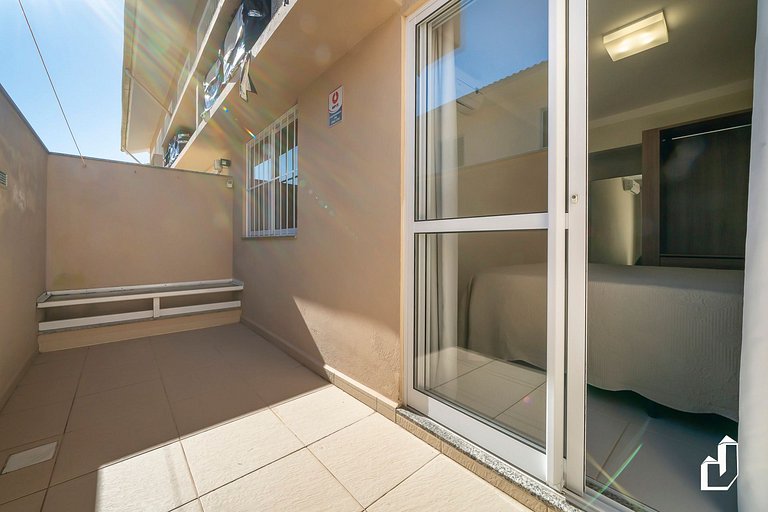 Apartamento térreo com 02 dormitórios