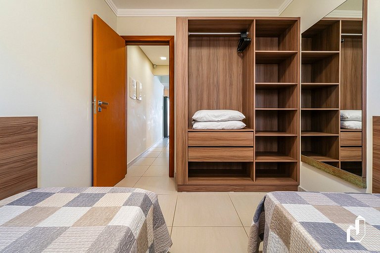 Apartamento térreo com 02 dormitórios