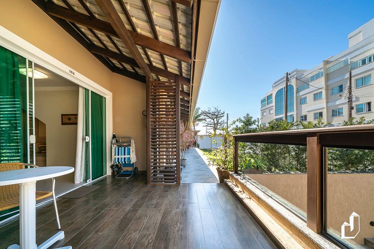 Apartamento térreo com 02 dormitórios