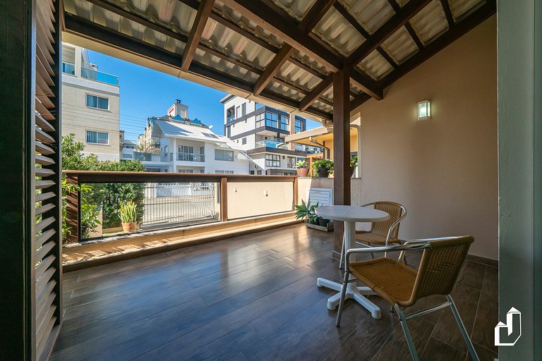 Apartamento térreo com 02 dormitórios
