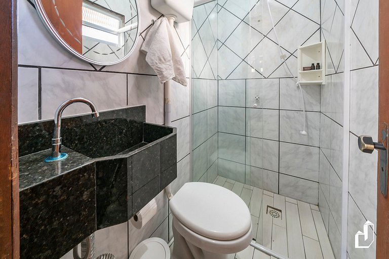 Casa com 03 dormitórios de casal