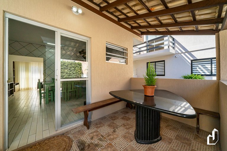 Casa com 03 dormitórios de casal