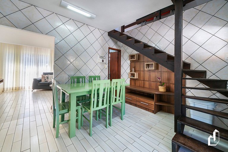 Casa com 03 dormitórios de casal