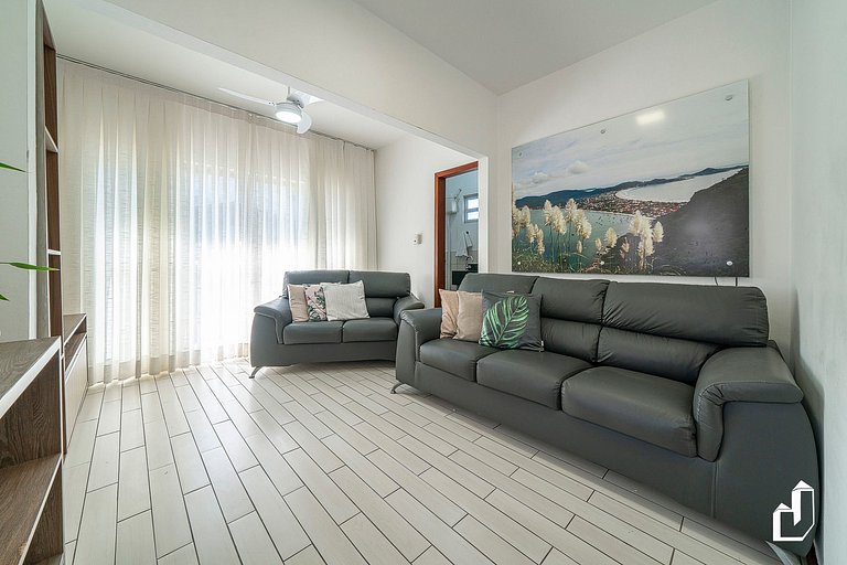 Casa com 03 dormitórios de casal