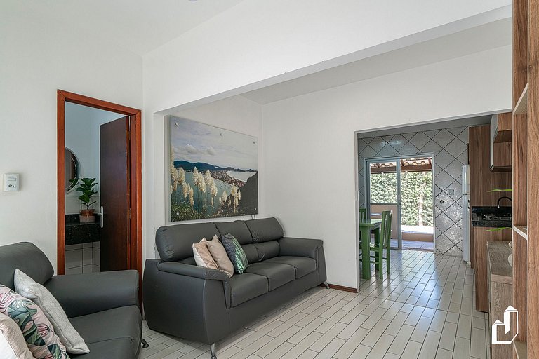 Casa com 03 dormitórios de casal