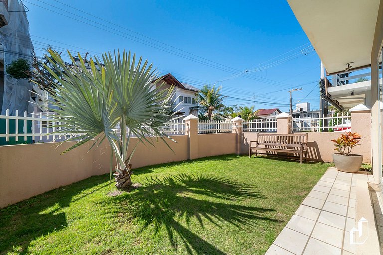 Casa com 03 dormitórios de casal