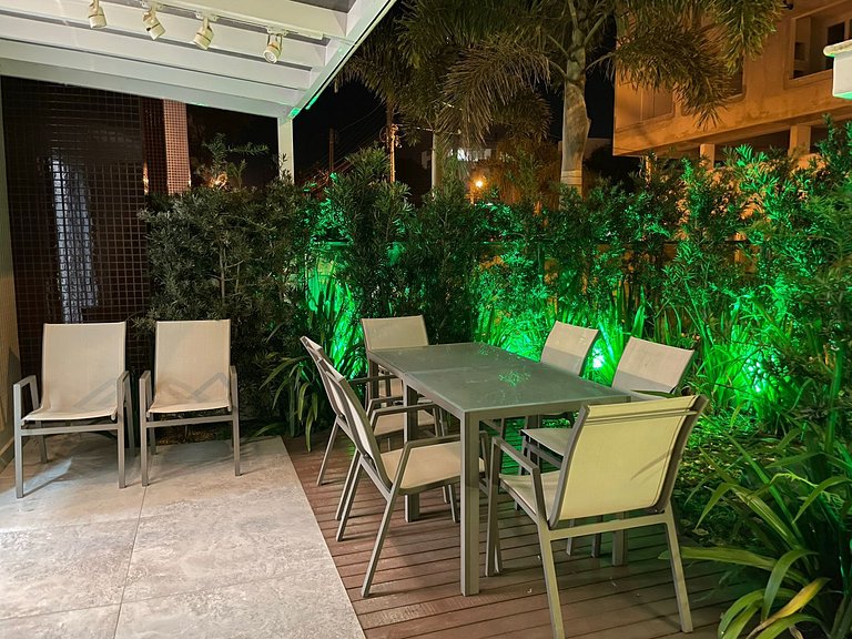 Lindo apartamento garden para 06 pessoas em Mariscal