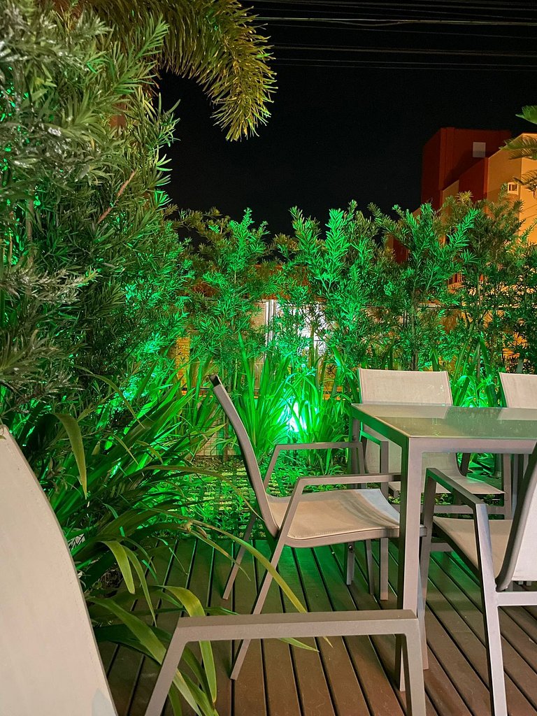 Lindo apartamento garden para 06 pessoas em Mariscal