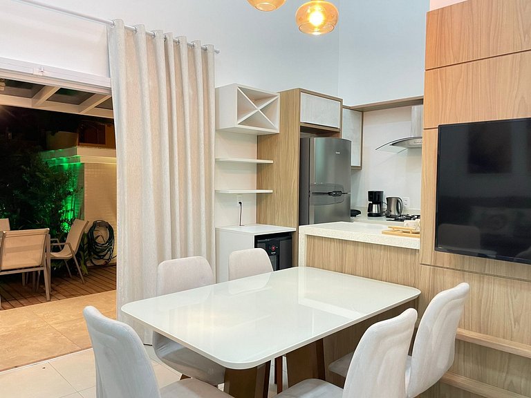 Lindo apartamento garden para 06 pessoas em Mariscal