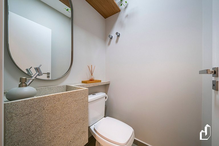 Apartamento exclusivo com 02 Suítes, 30m da praia