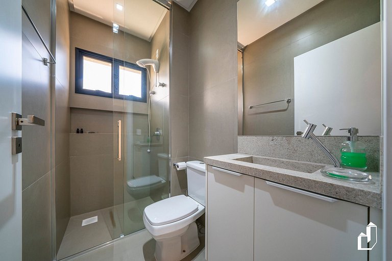 Apartamento exclusivo com 02 Suítes, 30m da praia
