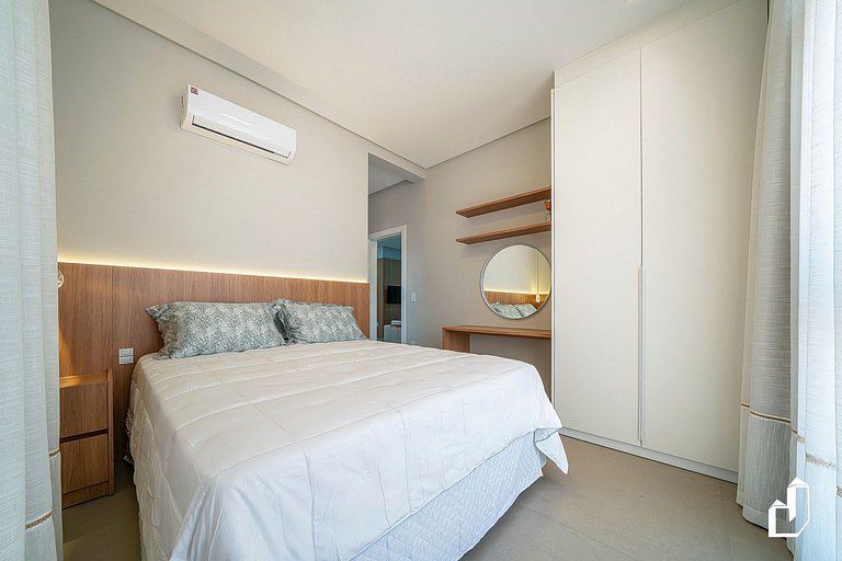 Apartamento exclusivo com 02 Suítes, 30m da praia