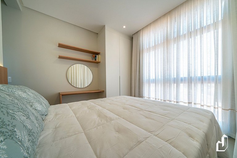 Apartamento exclusivo com 02 Suítes, 30m da praia