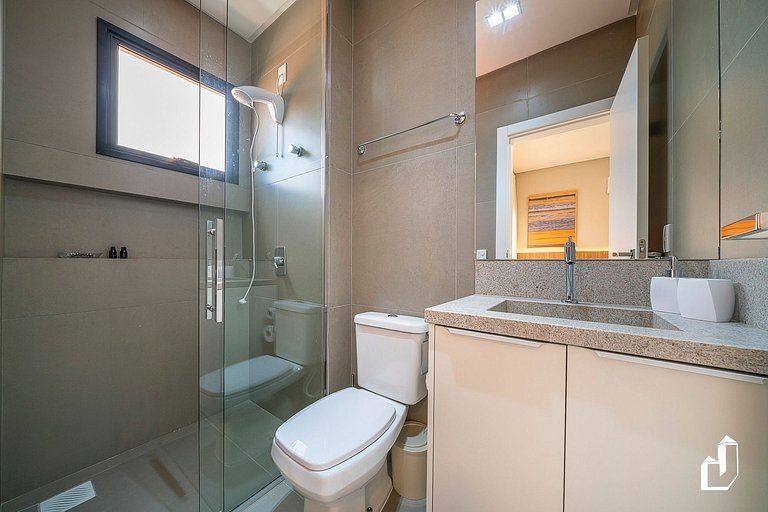 Apartamento exclusivo com 02 Suítes, 30m da praia