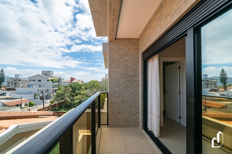 Apartamento exclusivo com 02 Suítes, 30m da praia