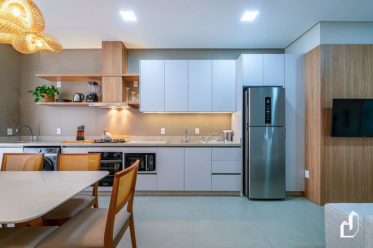 Apartamento exclusivo com 02 Suítes, 30m da praia