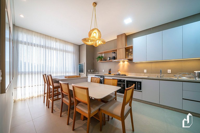Apartamento exclusivo com 02 Suítes, 30m da praia