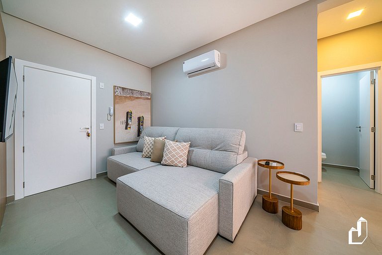 Apartamento exclusivo com 02 Suítes, 30m da praia