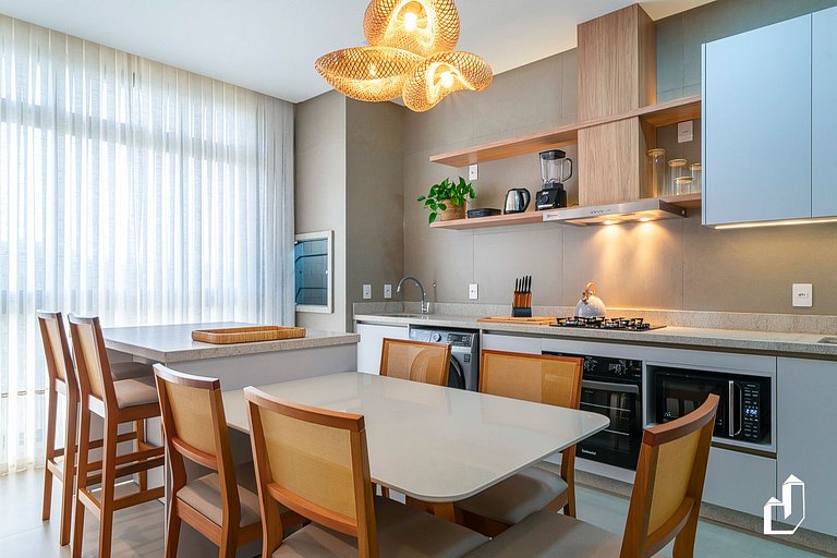Apartamento exclusivo com 02 Suítes, 30m da praia