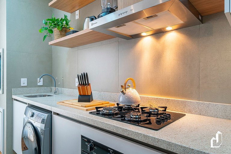 Apartamento exclusivo com 02 Suítes, 30m da praia