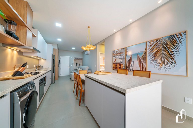 Apartamento exclusivo com 02 Suítes, 30m da praia