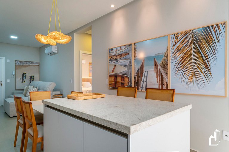 Apartamento exclusivo com 02 Suítes, 30m da praia