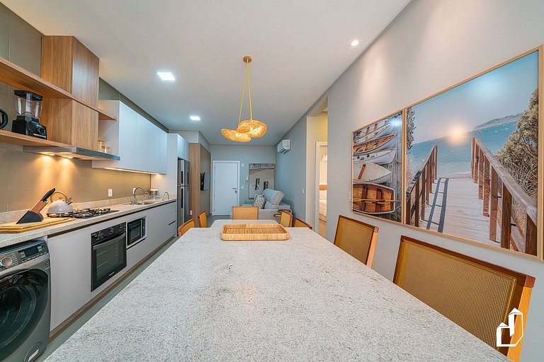 Apartamento exclusivo com 02 Suítes, 30m da praia